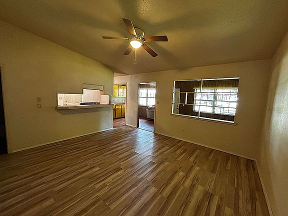 4th image of 222 Jaggers St