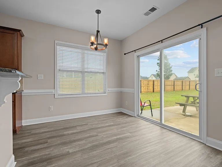 133 Lockwood Dr — Photo 12