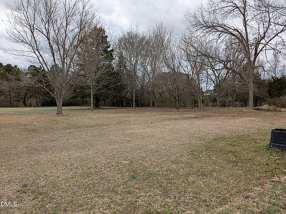 5th image of 301 W Thorndale Dr
