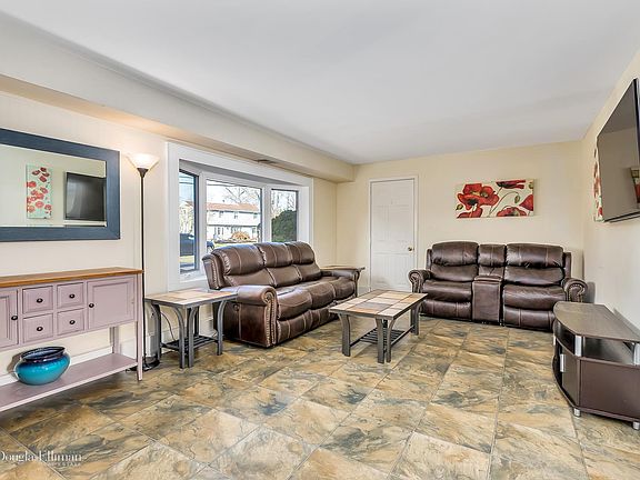 3rd image of 111 Dale Dr