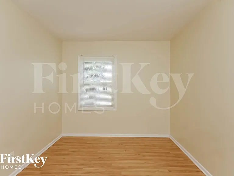 703 E Streamwood Blvd — Photo 7