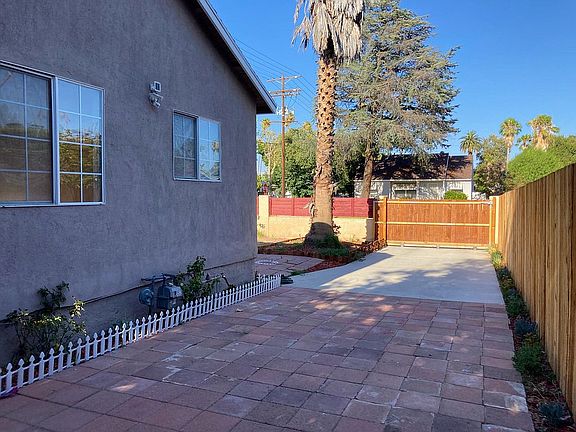 4th image of 7359 Owensmouth Ave