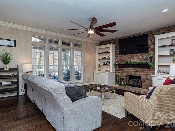 4th image of 130 Haddington Pl