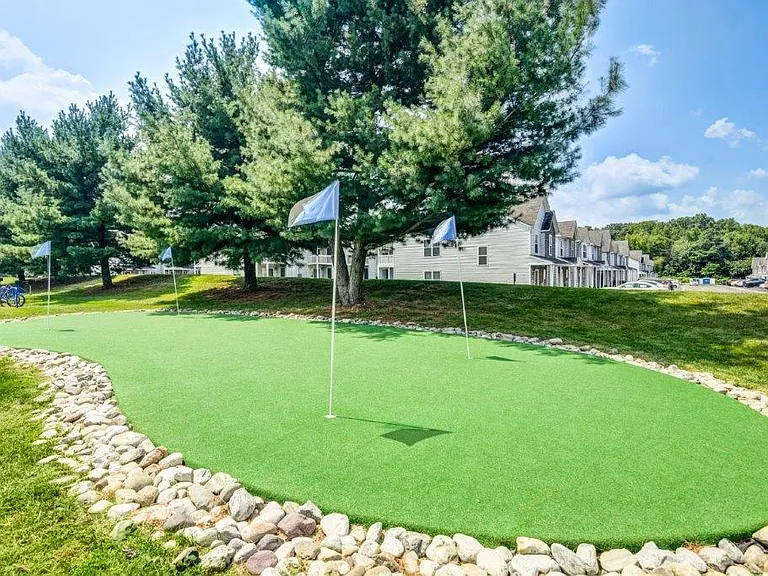 Fox Run Apartments and Townhomes — Photo 33
