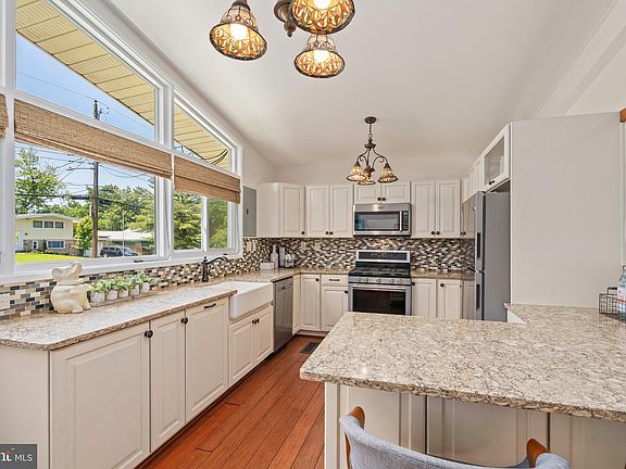 3rd image of 4006 Javins Dr