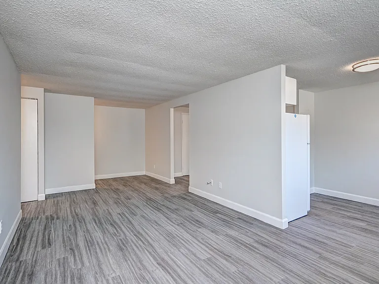 148 Hincks St — Photo 9