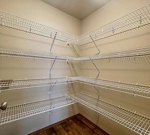 4th image of 102 Foxglove St #102