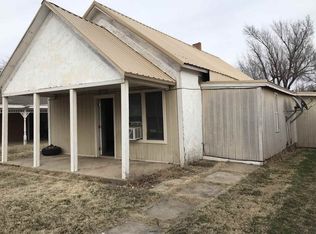 512 S Laird St, Mooreland, OK 73852