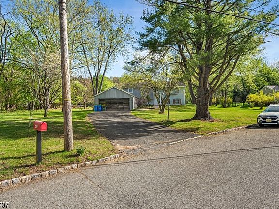 2nd image of 1365 Well Rd