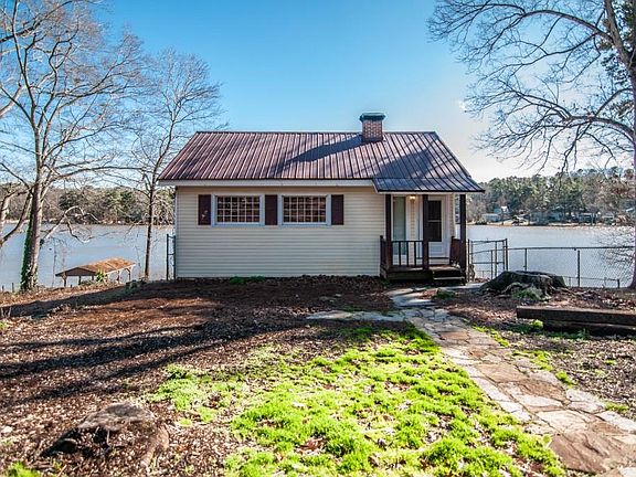 3rd image of 752 Lake Dr