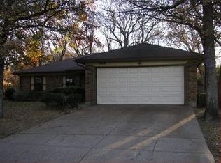 2100 Rainwood Ct, Arlington, TX 76017