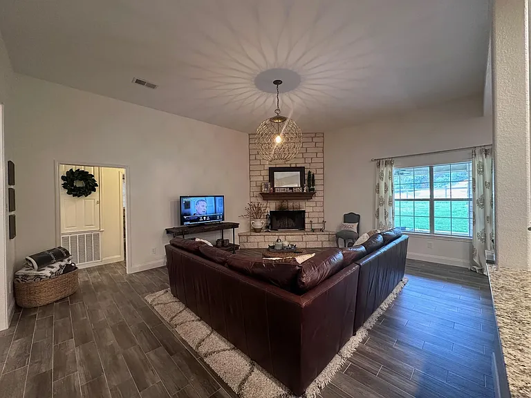 460 Tahitian Dr — Photo 7