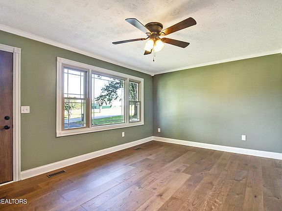5th image of 43 Sharon Dr