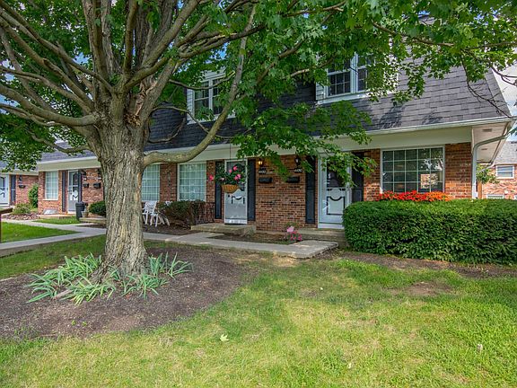 2nd image of 4490 Folkestone Ct N