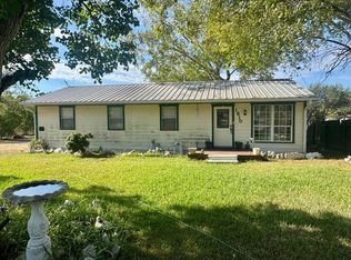 1510 E Fannin St, Luling, TX 78648