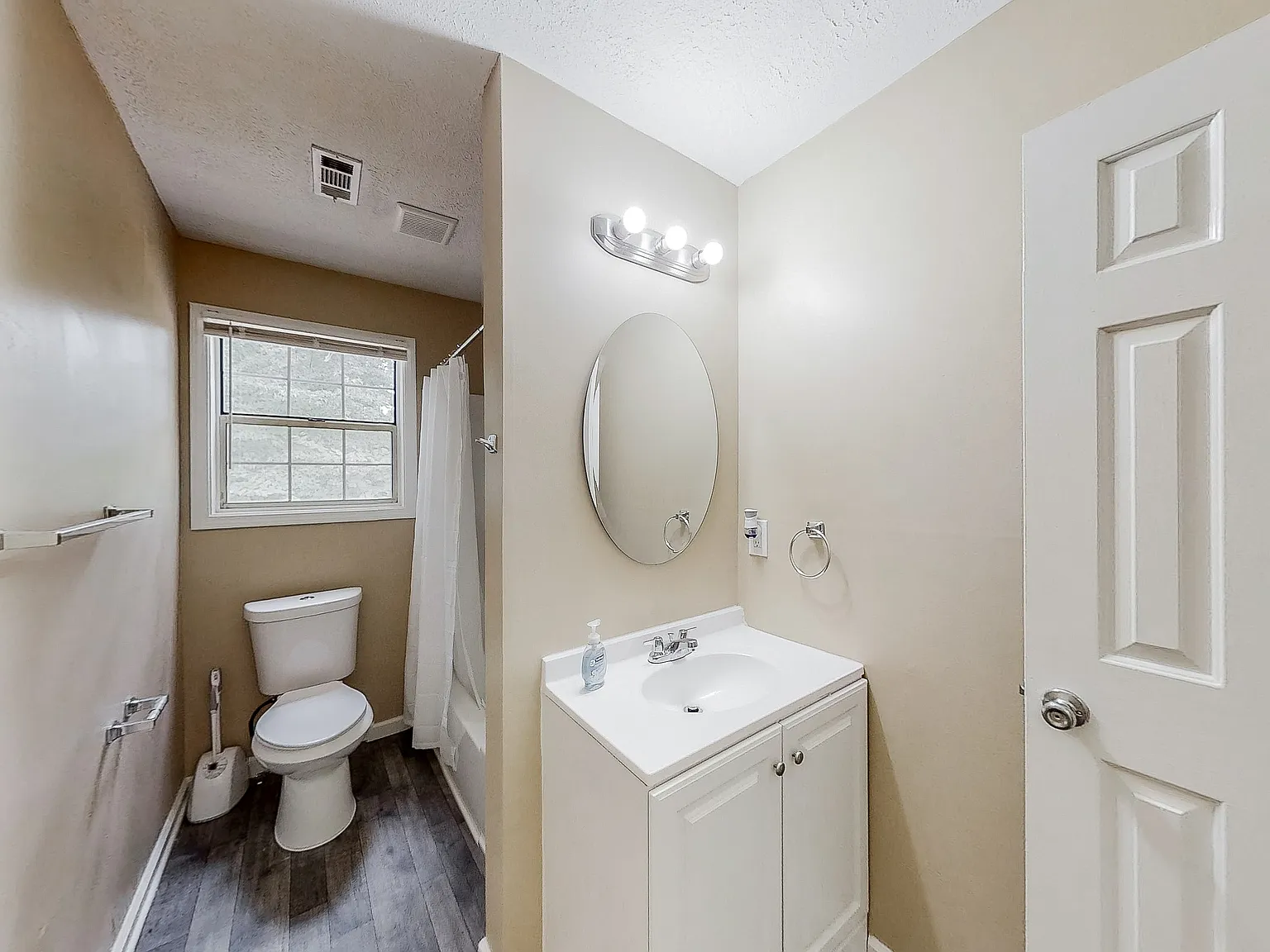 4 bed, 2.0 bath, 1914 sqft, $702 — Photo 4
