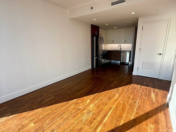 4th image of 843 Lexington Ave #6L