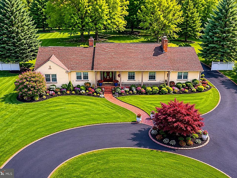 1st image of 1508 Sweetbriar Rd
