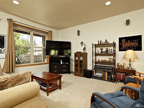 2nd image of 1421 E Island Lake Dr