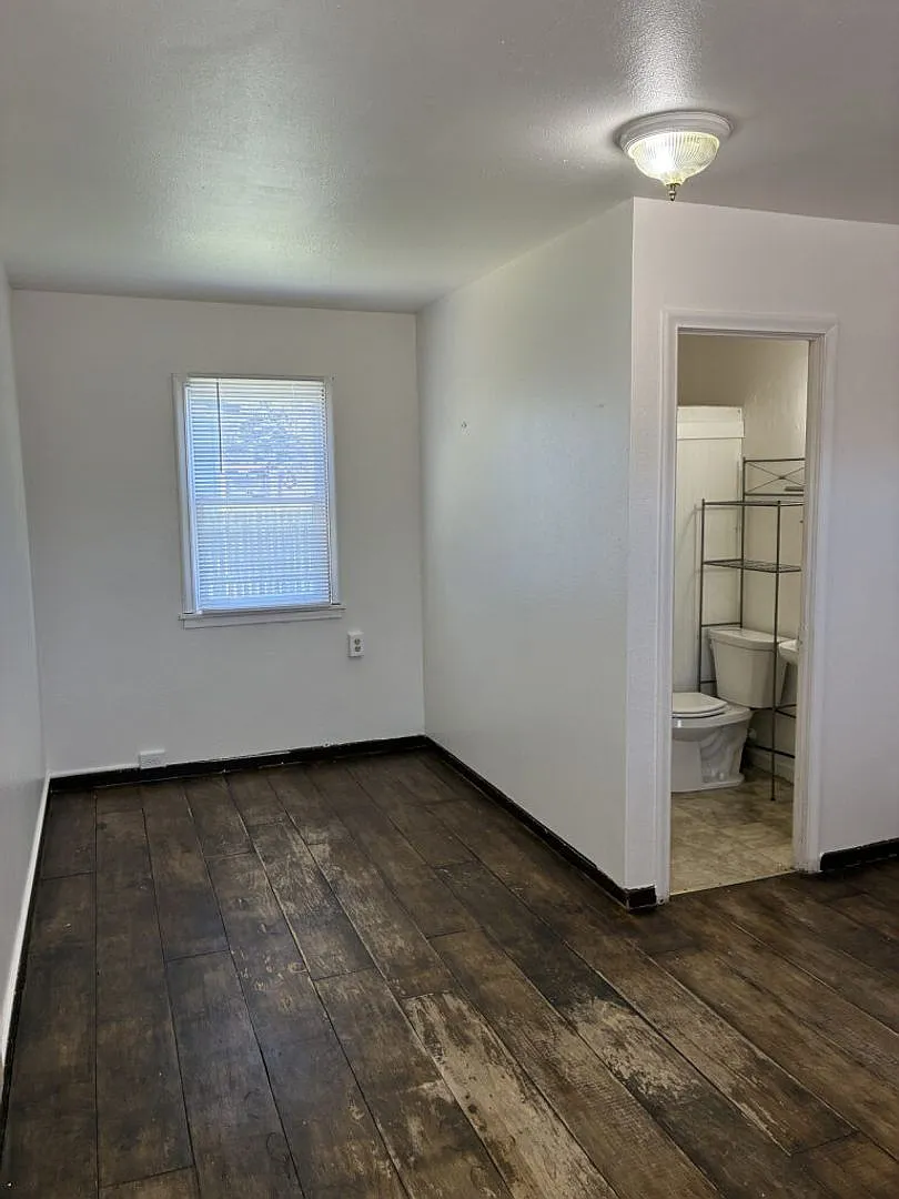 1 bed, $550 — Photo 2
