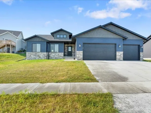 1265 Salm Dr, North Liberty, IA 52317