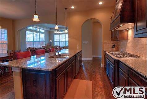 2nd image of 2742 Waverley Dr