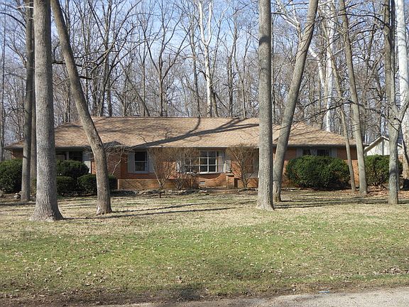 Spring Present on Woodcrest Drive
						:
						Front view April 2014