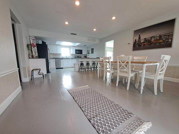 3rd image of 211 Ocean Palm Dr