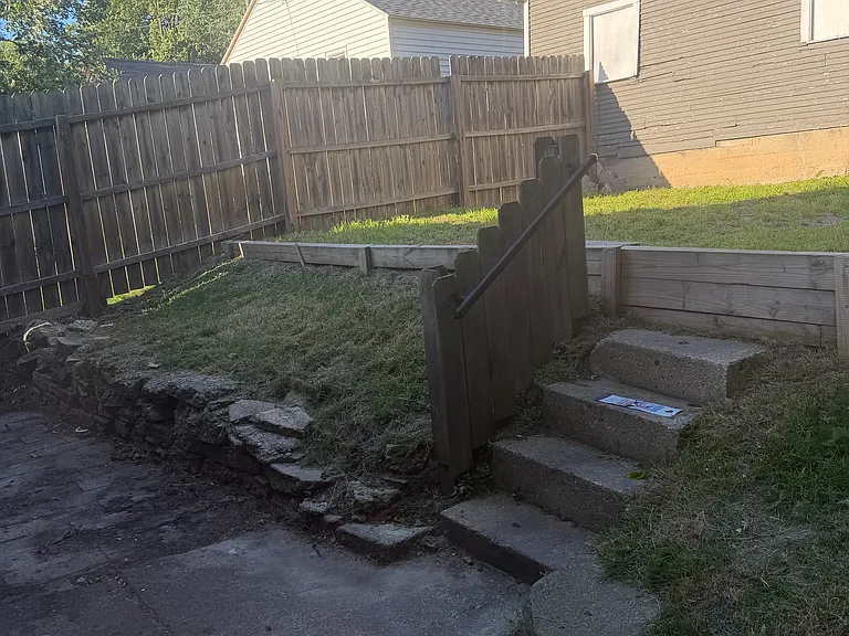 642 Sinclair Ave NE — Photo 20