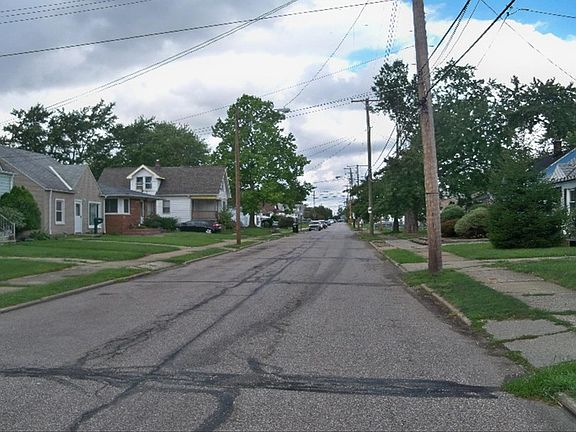 5th image of 12212 Carrington Ave