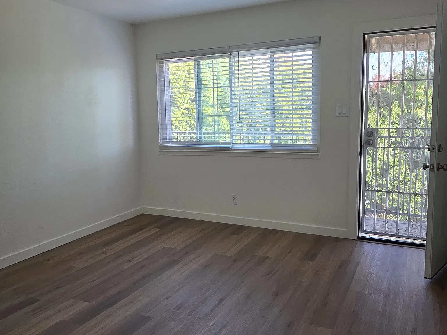 2 bed, 600 sqft, $2,300 — Photo 2