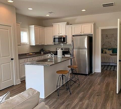 2nd image of 3078 Commons Dr