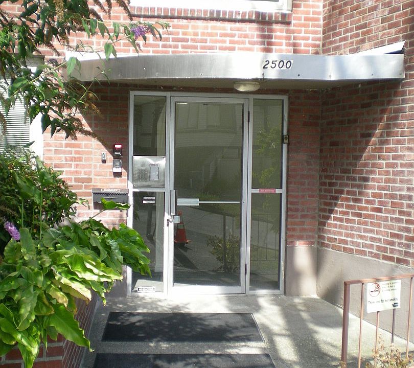 Incredibly Spacious, Bright One BDR Ask about the new lease special