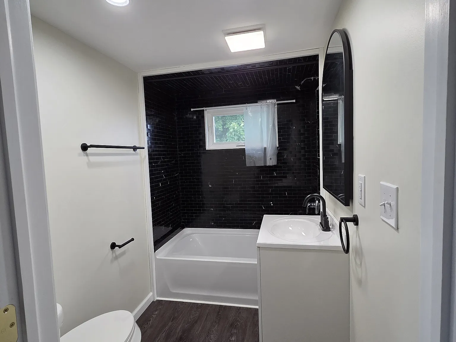 2 bed, 800 sqft, $1,400 — Photo 2