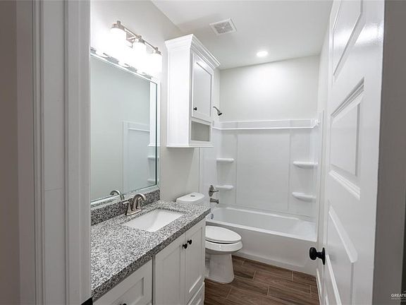 3rd image of 333 Francis Ave