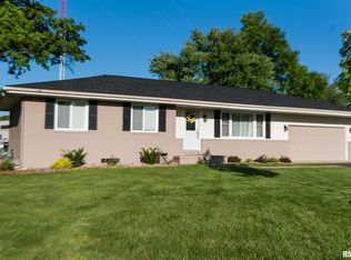 2909 Springfield Rd, East Peoria, IL 61611