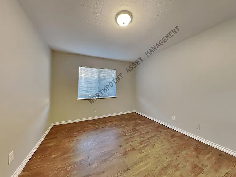 8825 Miami Dr — Photo 17
