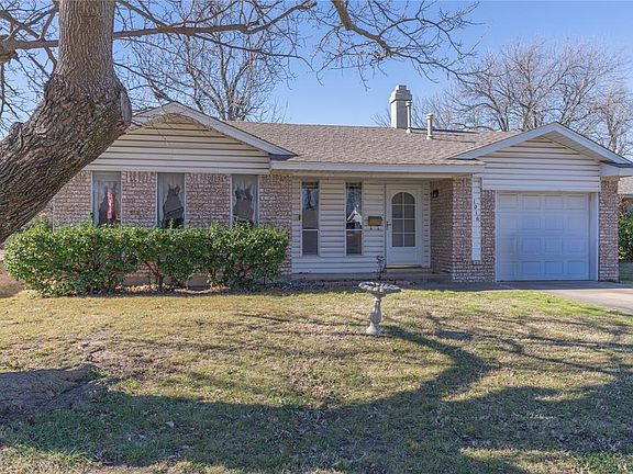 4th image of 1016 Montgomery Cir