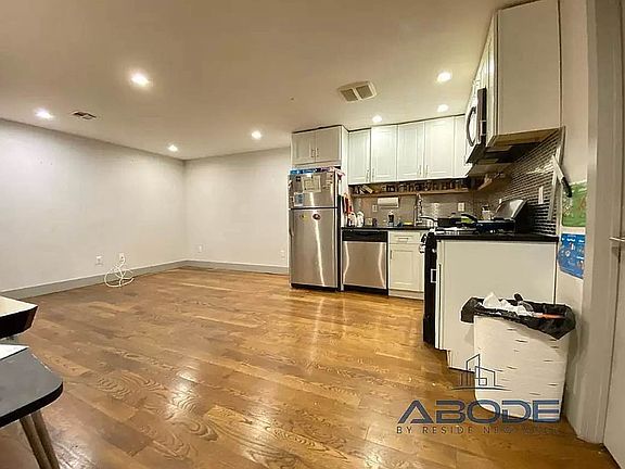 3rd image of 1258 Jefferson Ave #1F