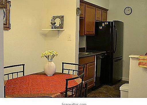 4th image of 904 University Oaks #120