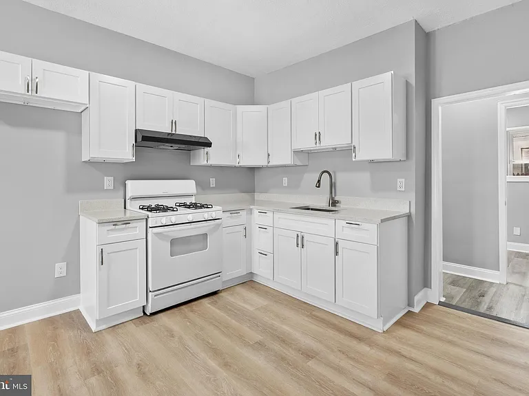 510 E Willard St — Photo 7