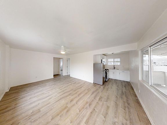 4th image of 1009 Hornblend St #5