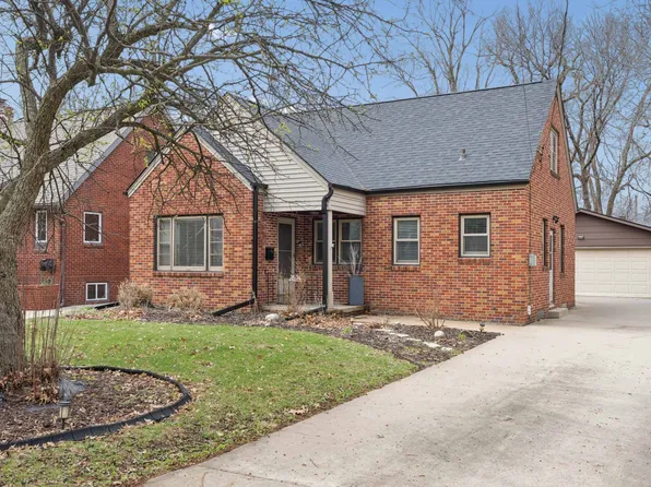 2524 Raymond Dr, Des Moines, IA 50310