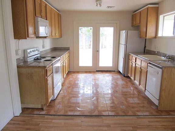 3rd image of 1314 Wengert Ave