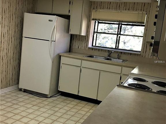 2nd image of 3540 Countrybrook Ln APT 24