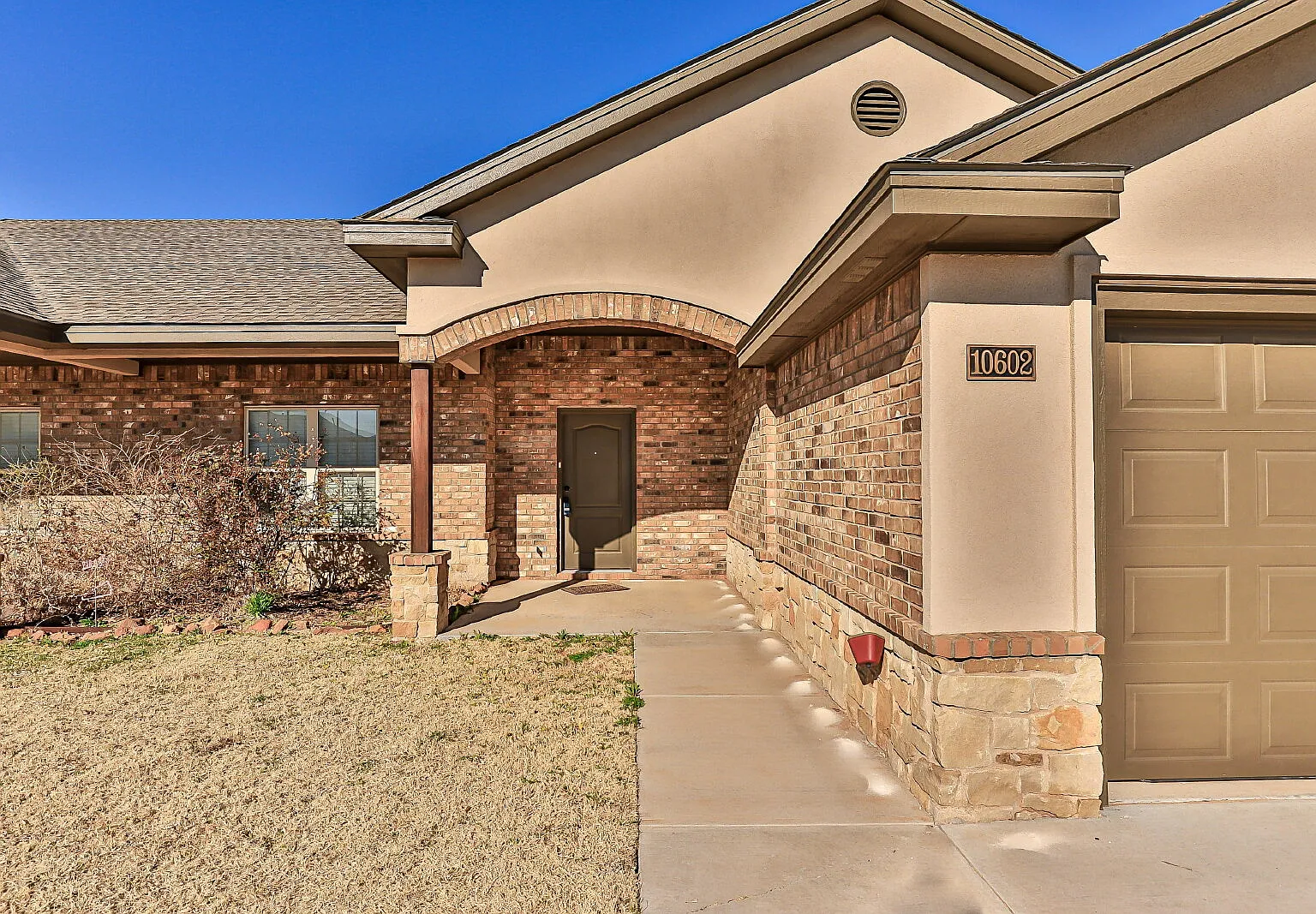 3 bed, 2.0 bath, 1815 sqft, $1,995 — Photo 1