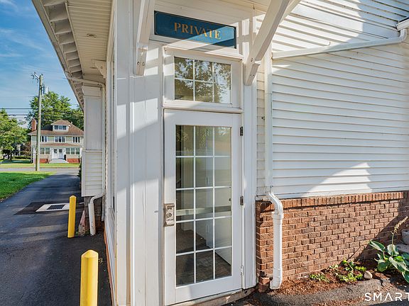 2nd image of 798 Farmington Ave #2