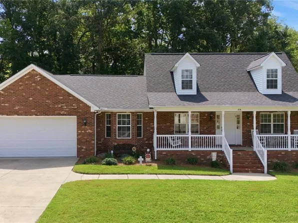 104 Candace Ct, Thomasville, NC 27360