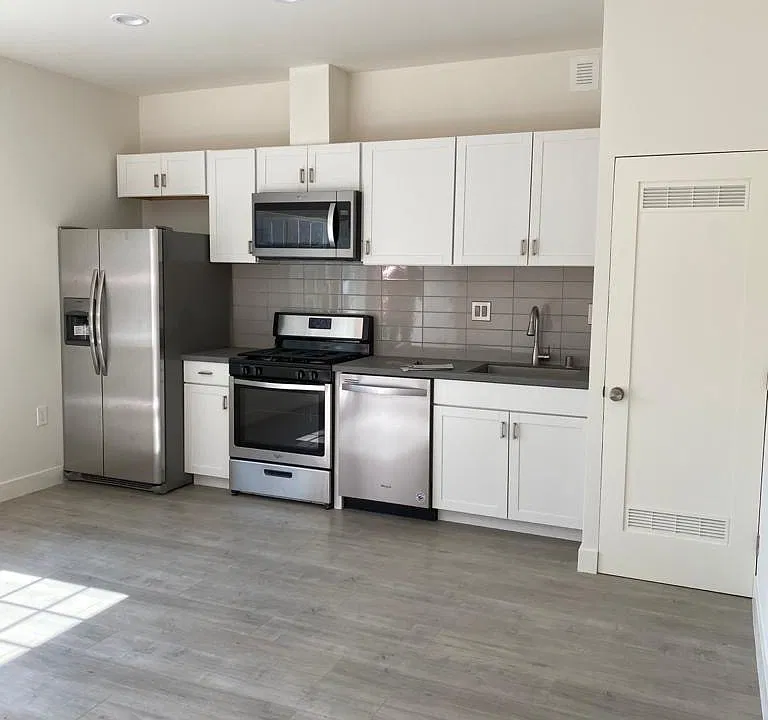 1585 W 35th Pl #1/2