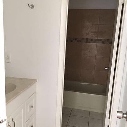 5th image of 3985 NW 87th Ave